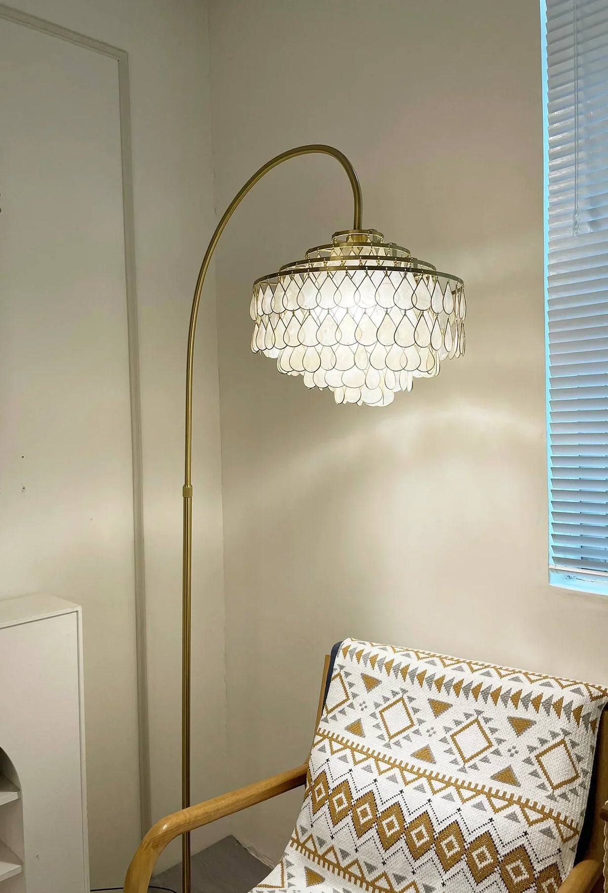 Shell Teardrops Arc Copper Floor Lamp – Copper detail 8
