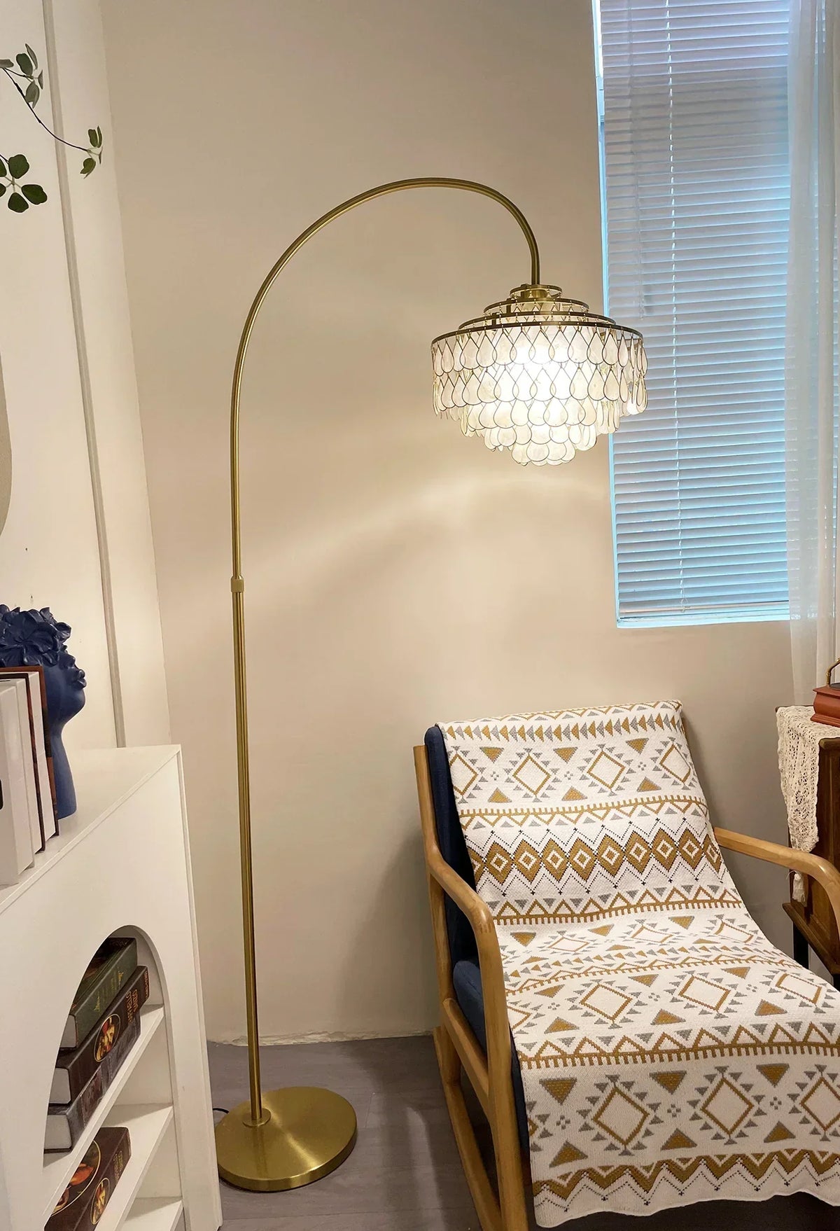 Shell Teardrops Arc Copper Floor Lamp – Copper detail 9