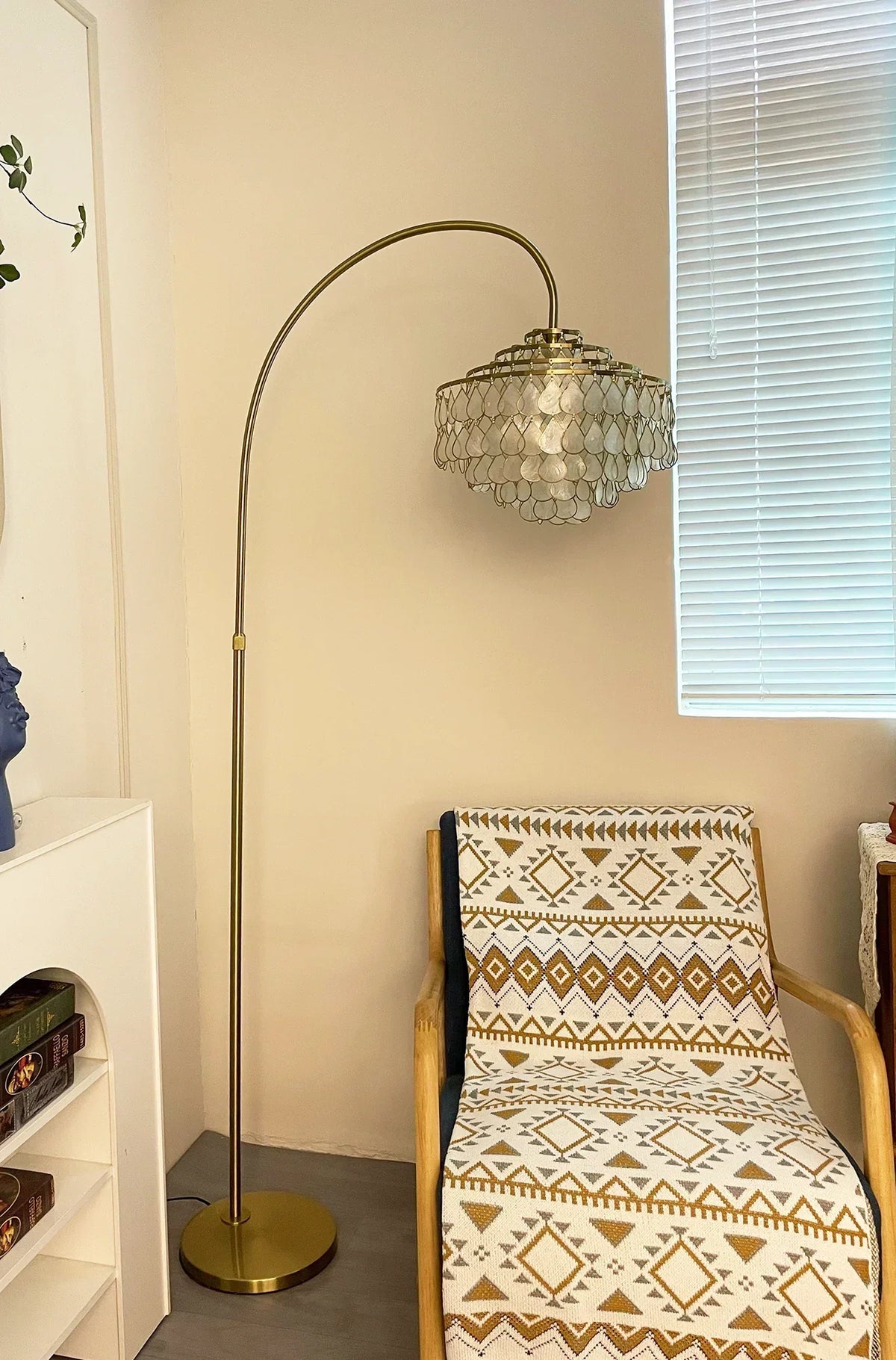 Shell Teardrops Arc Copper Floor Lamp – Copper detail 10