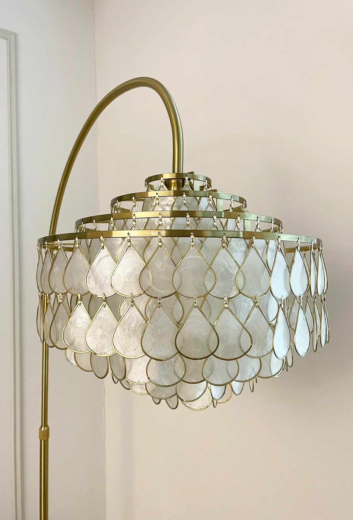 Shell Teardrops Arc Copper Floor Lamp – Copper detail 13