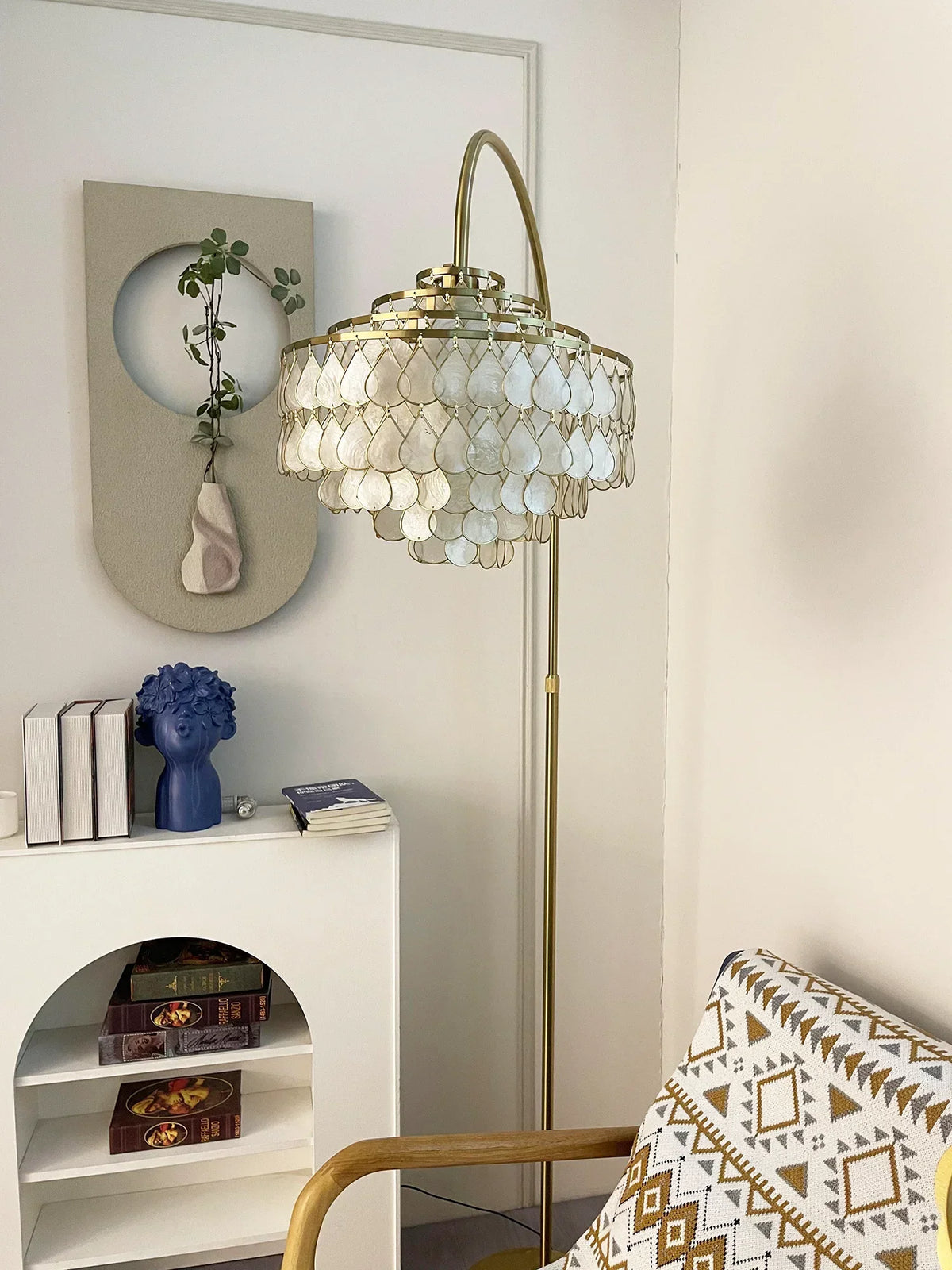 Shell Teardrops Arc Copper Floor Lamp – Copper detail 12