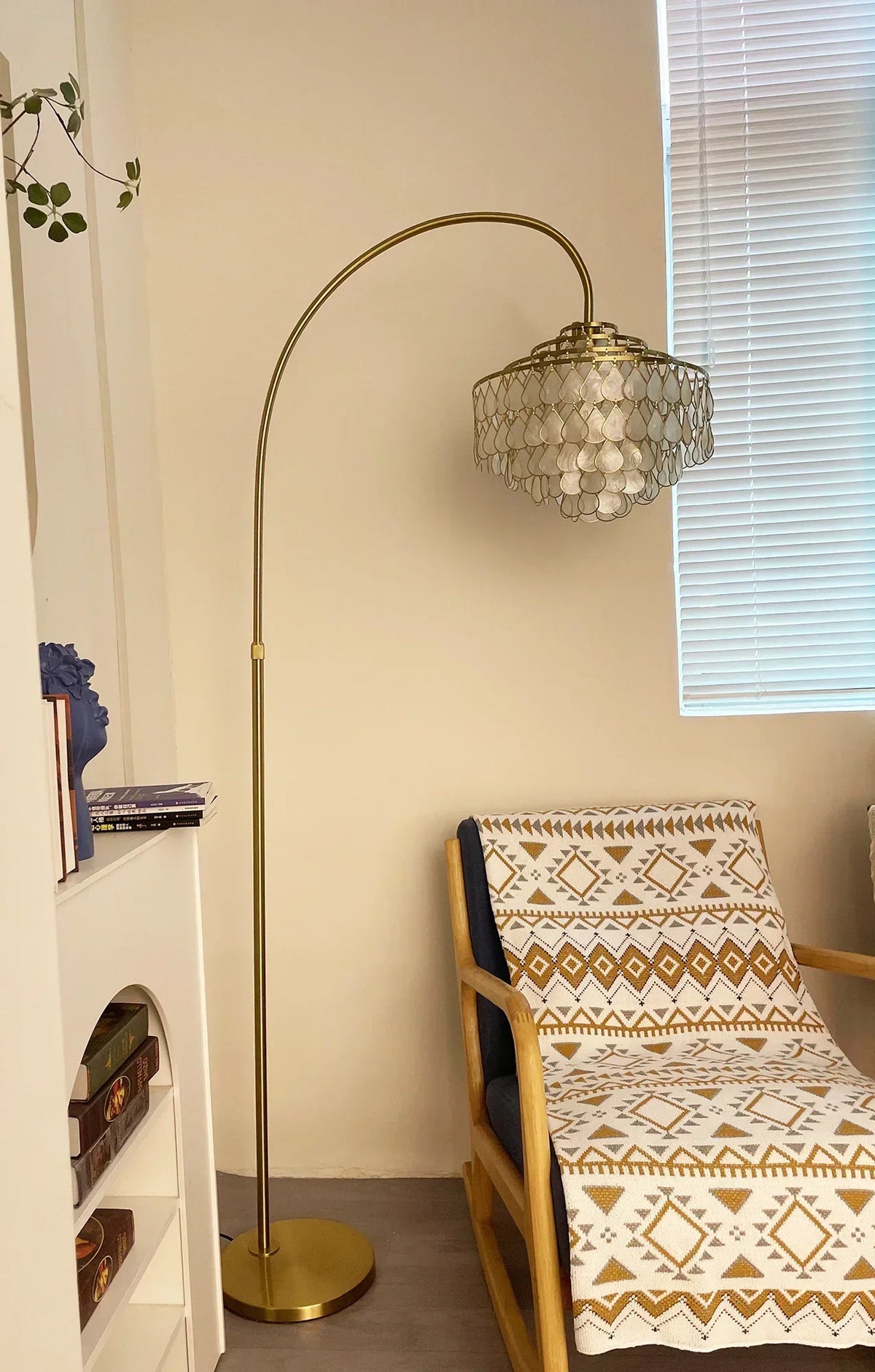 Shell Teardrops Arc Copper Floor Lamp – Copper detail 7