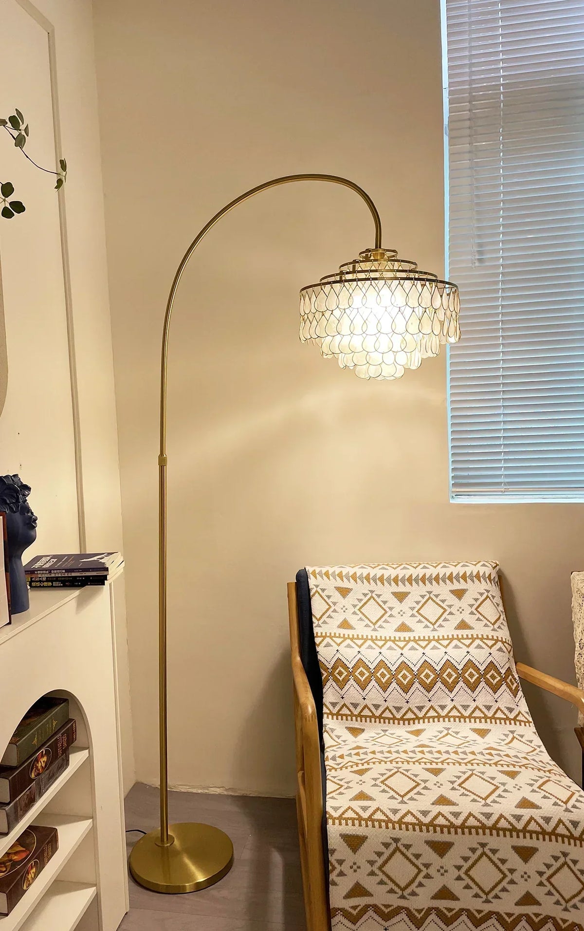Shell Teardrops Arc Copper Floor Lamp – Copper detail 6