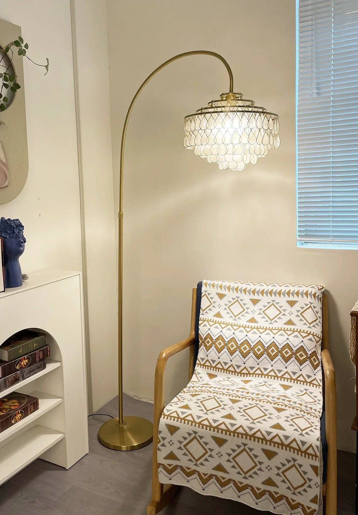 Shell Teardrops Arc Copper Floor Lamp – Copper detail 11