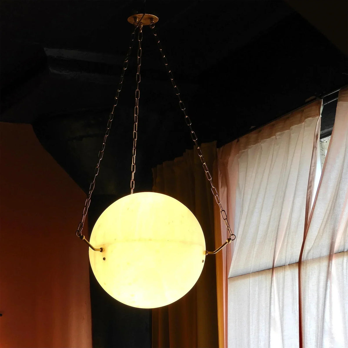 Sphere Atlas Alabaster Pendant Lamp – Alabaster detail 7