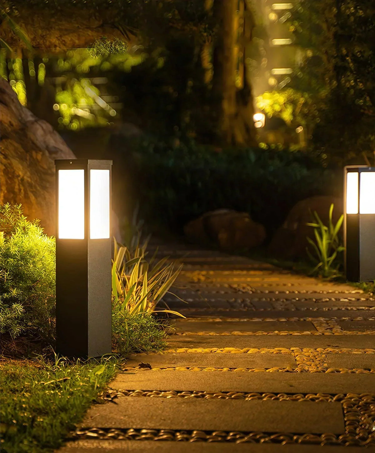 Square Modern Bollard Outdoor Iron Light – Iron detail 7