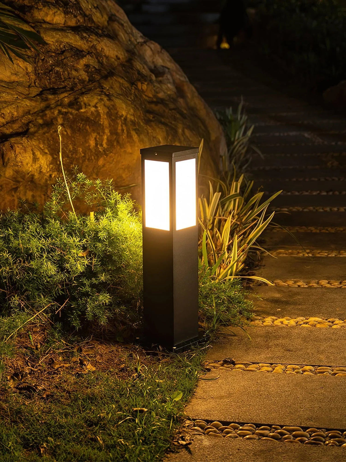 Square Modern Bollard Outdoor Iron Light – Iron detail 3