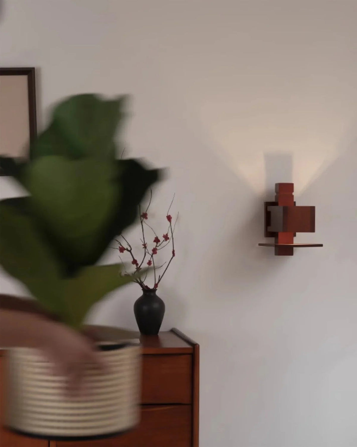 Taliesin Wood Wall Lamp – Wood detail 11