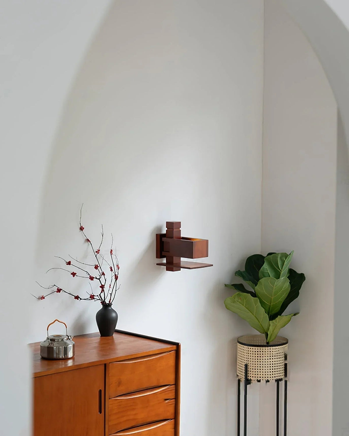 Taliesin Wood Wall Lamp – Wood detail 5