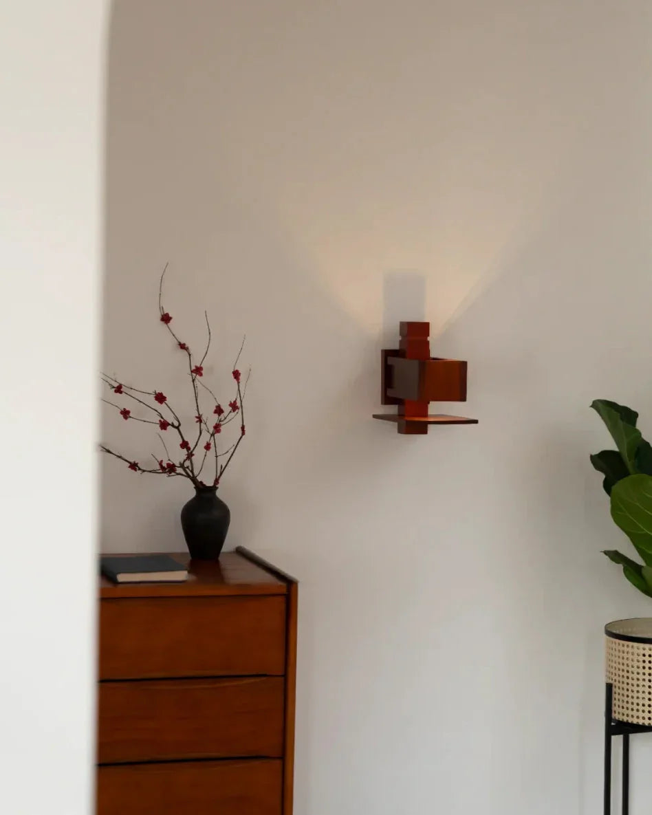 Taliesin Wood Wall Lamp – Wood detail 6
