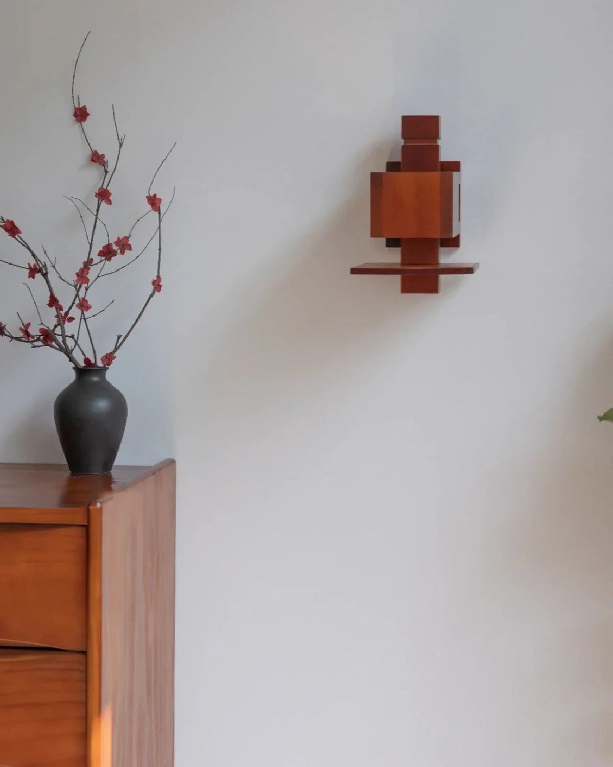 Taliesin Wood Wall Lamp – Wood detail 7