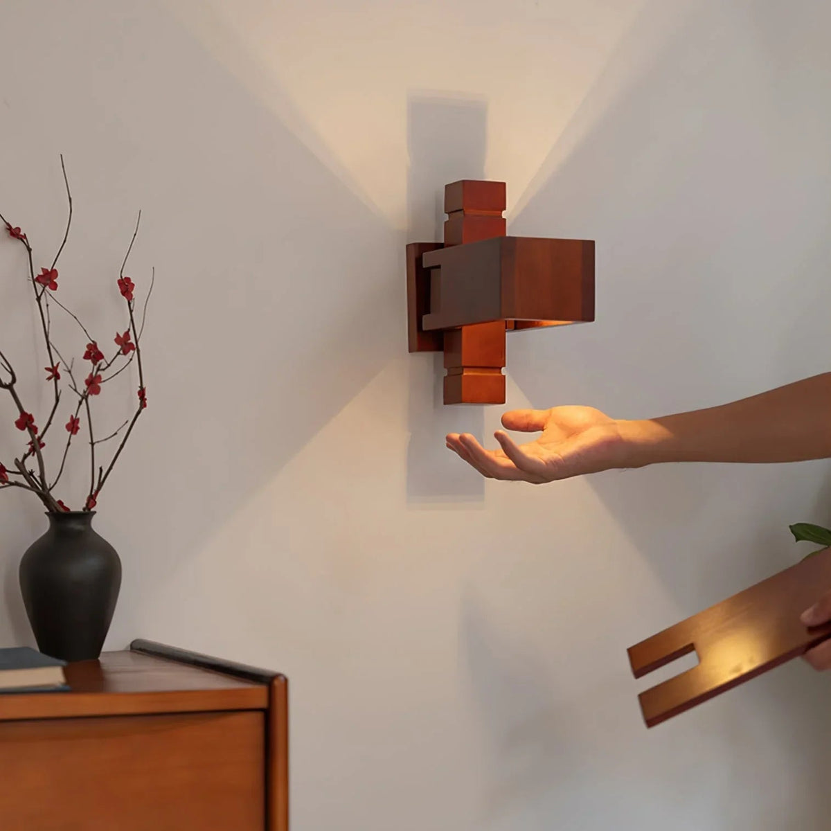 Taliesin Wood Wall Lamp – Wood detail 3