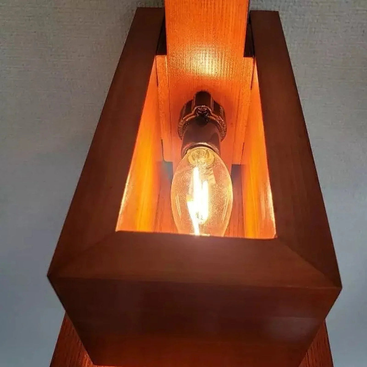 Taliesin Wood Wall Lamp – Wood detail 18