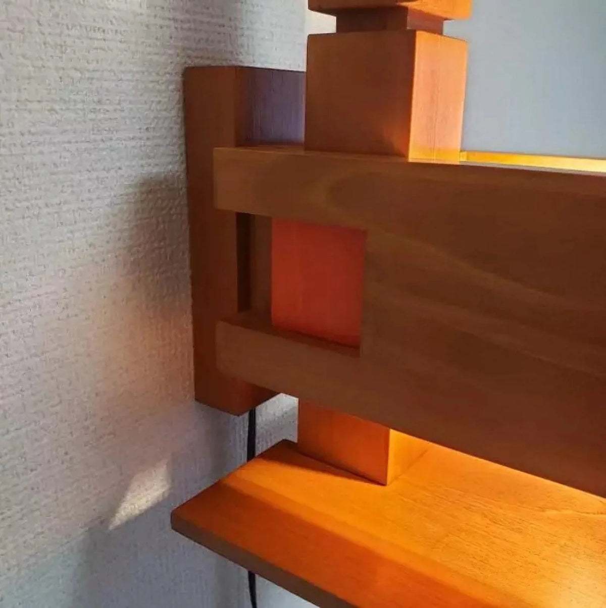Taliesin Wood Wall Lamp – Wood detail 17