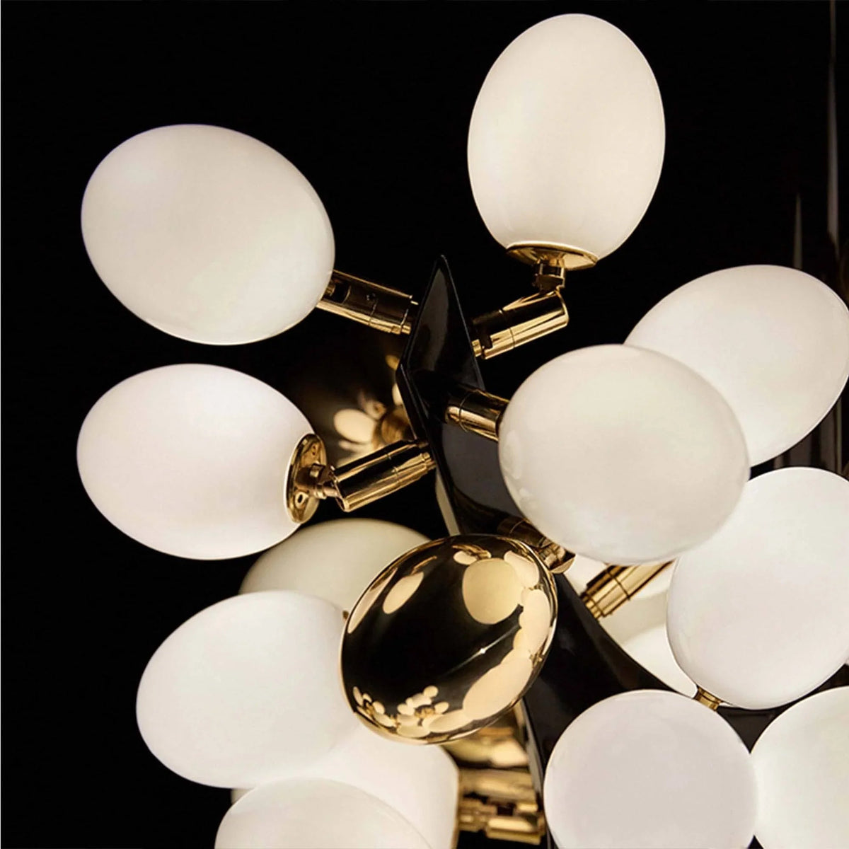 Valiant Glass Chandelier, Horizontal – Glass detail 21