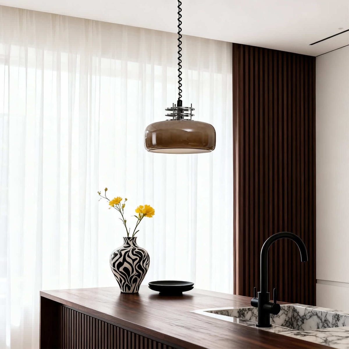 Bauhaus Retractable Round Glass Pendant Light – Glass detail 15