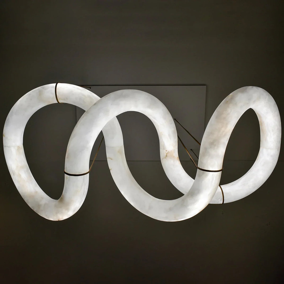 Alabaster Loop Chandelier – Alabaster detail 7
