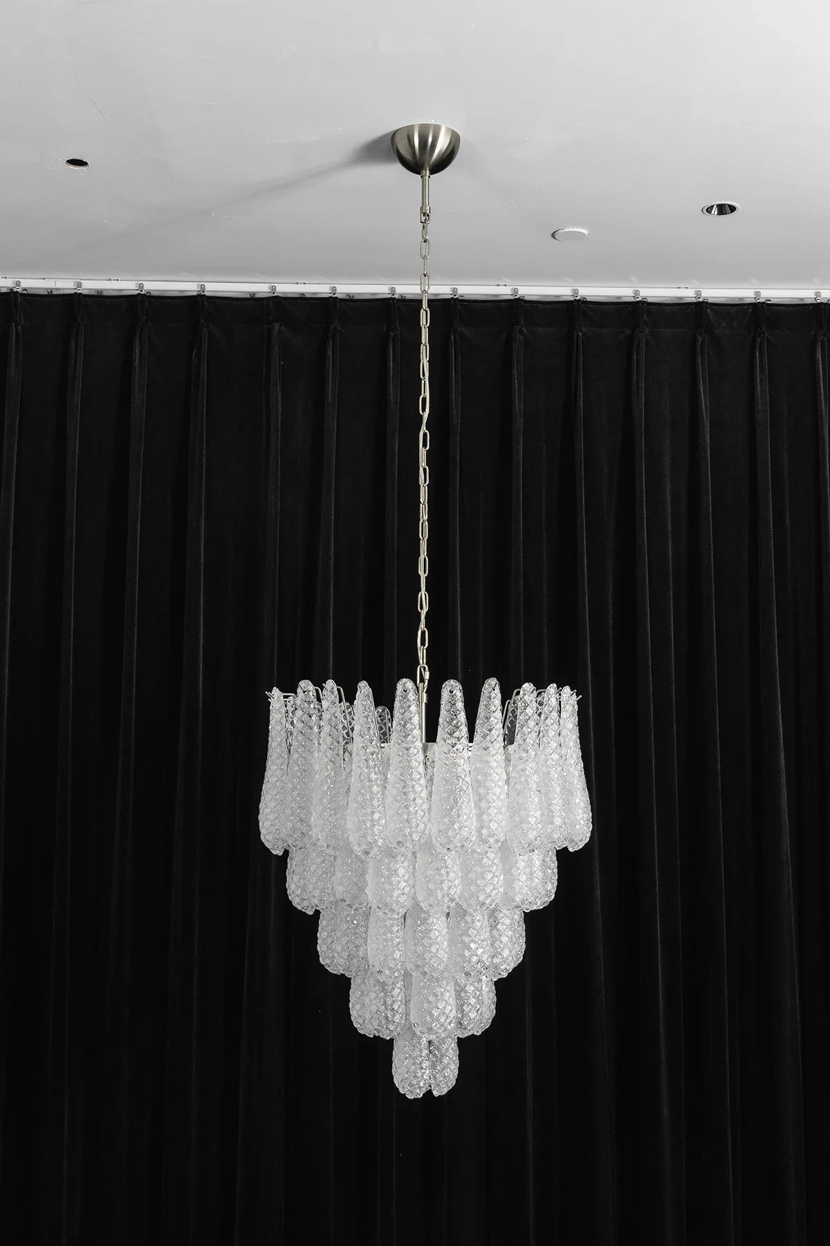 Amaris Tiered Teardrop Glass Chandelier – Glass detail 45