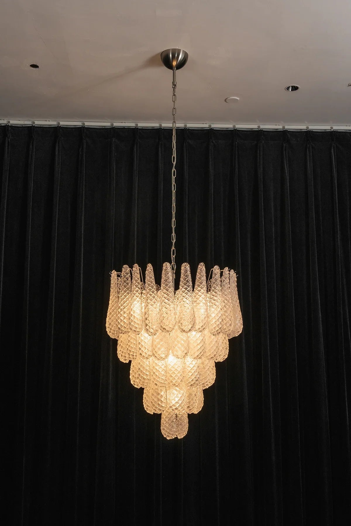 Amaris Tiered Teardrop Glass Chandelier – Glass detail 41