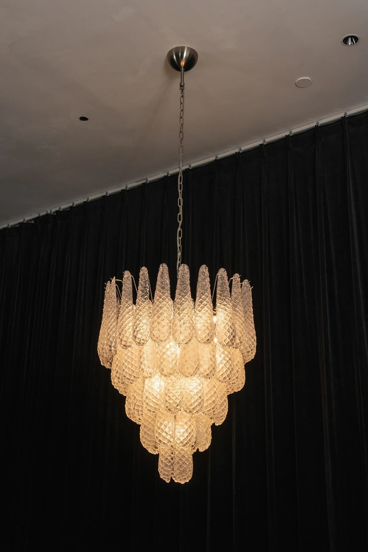 Amaris Tiered Teardrop Glass Chandelier – Glass detail 42