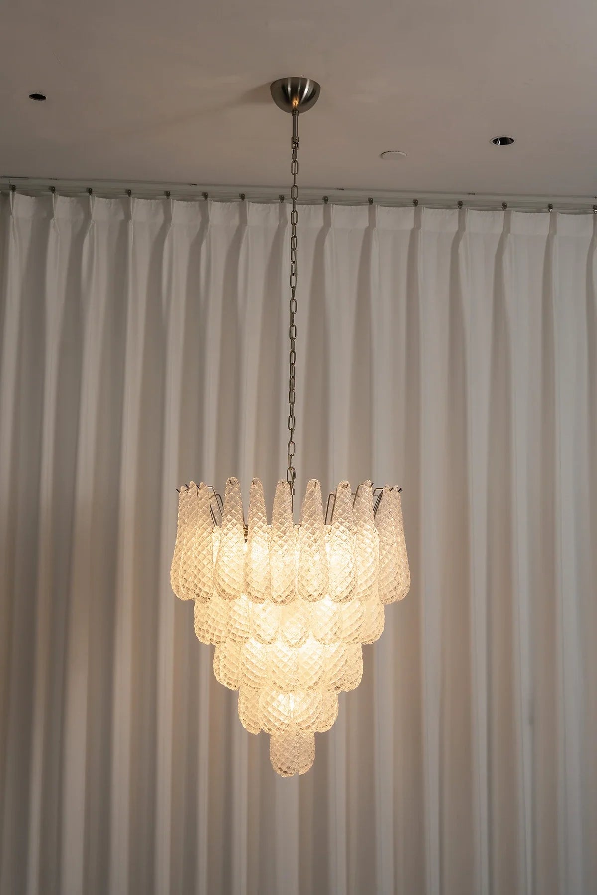 Amaris Tiered Teardrop Glass Chandelier – Glass detail 43