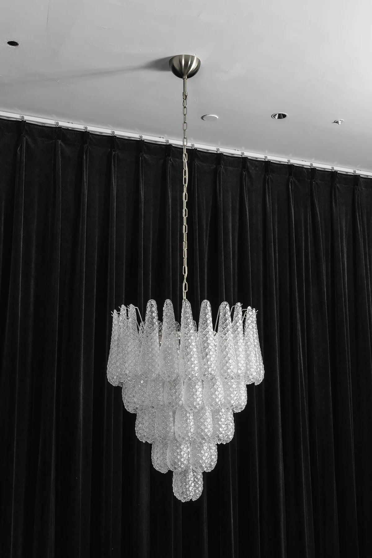 Amaris Tiered Teardrop Glass Chandelier – Glass detail 44