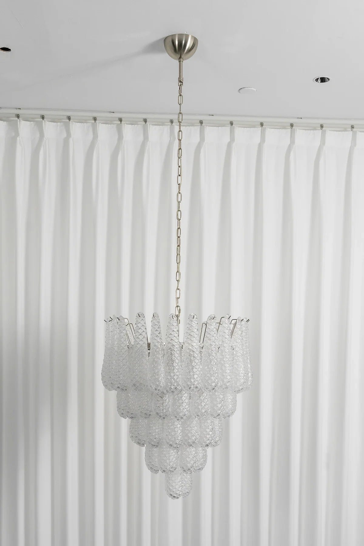 Amaris Tiered Teardrop Glass Chandelier – Glass detail 21
