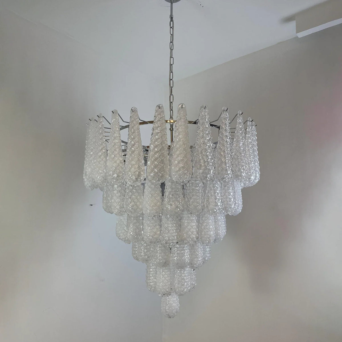 Amaris Tiered Teardrop Glass Chandelier – Glass detail 40
