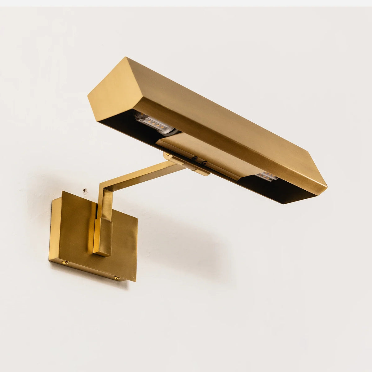 Arden Picture Brass Light Wall Sconce – Brass detail 25