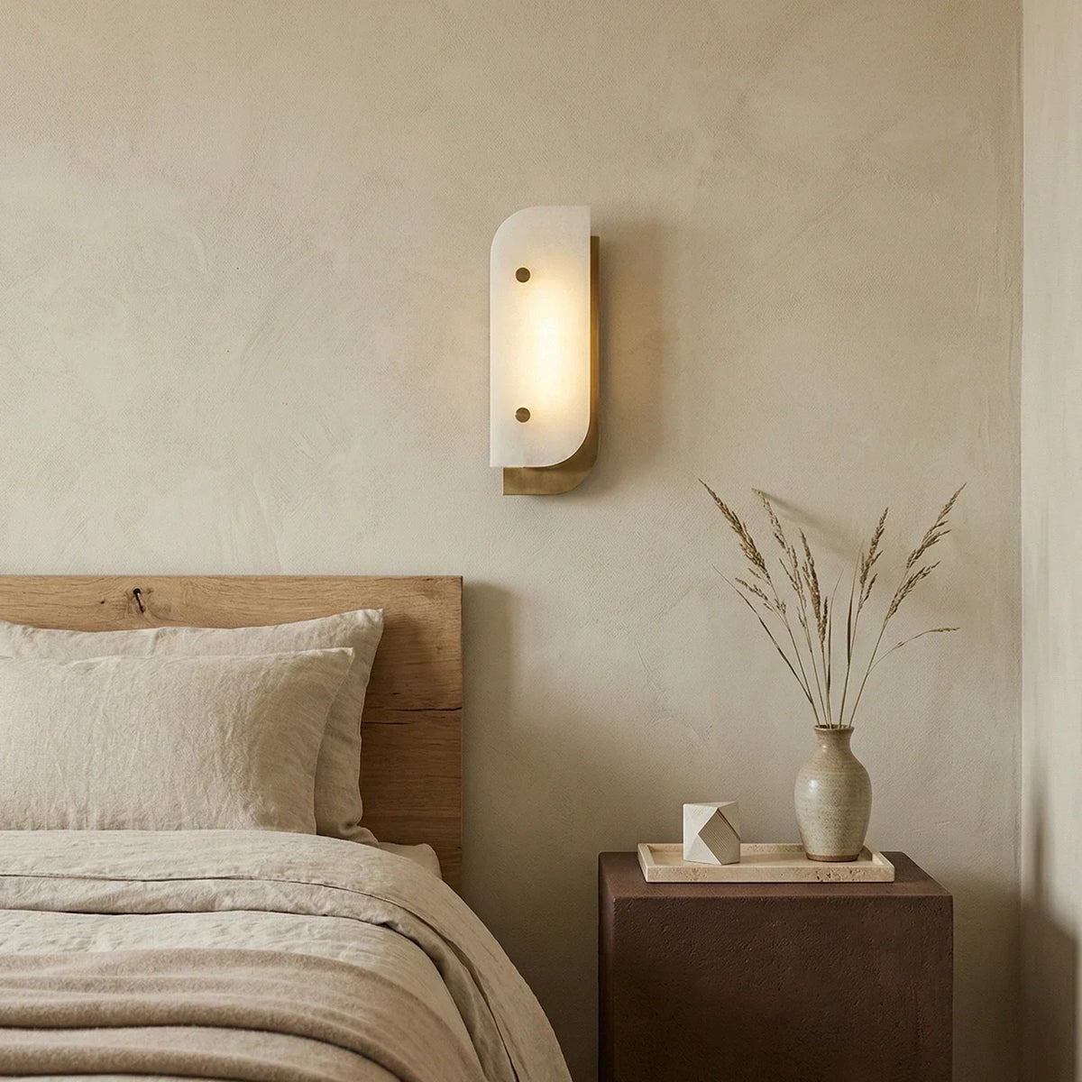Asymmetrical Elaris Alabaster Wall Lamp – Alabaster detail 4