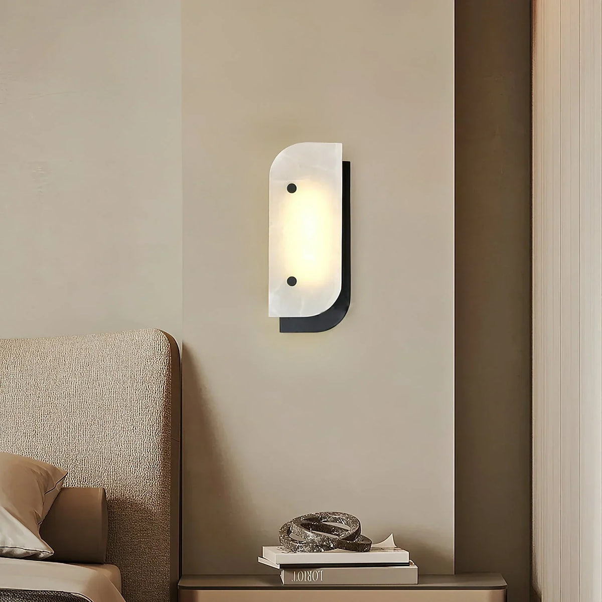 Asymmetrical Elaris Alabaster Wall Lamp – Alabaster detail 6