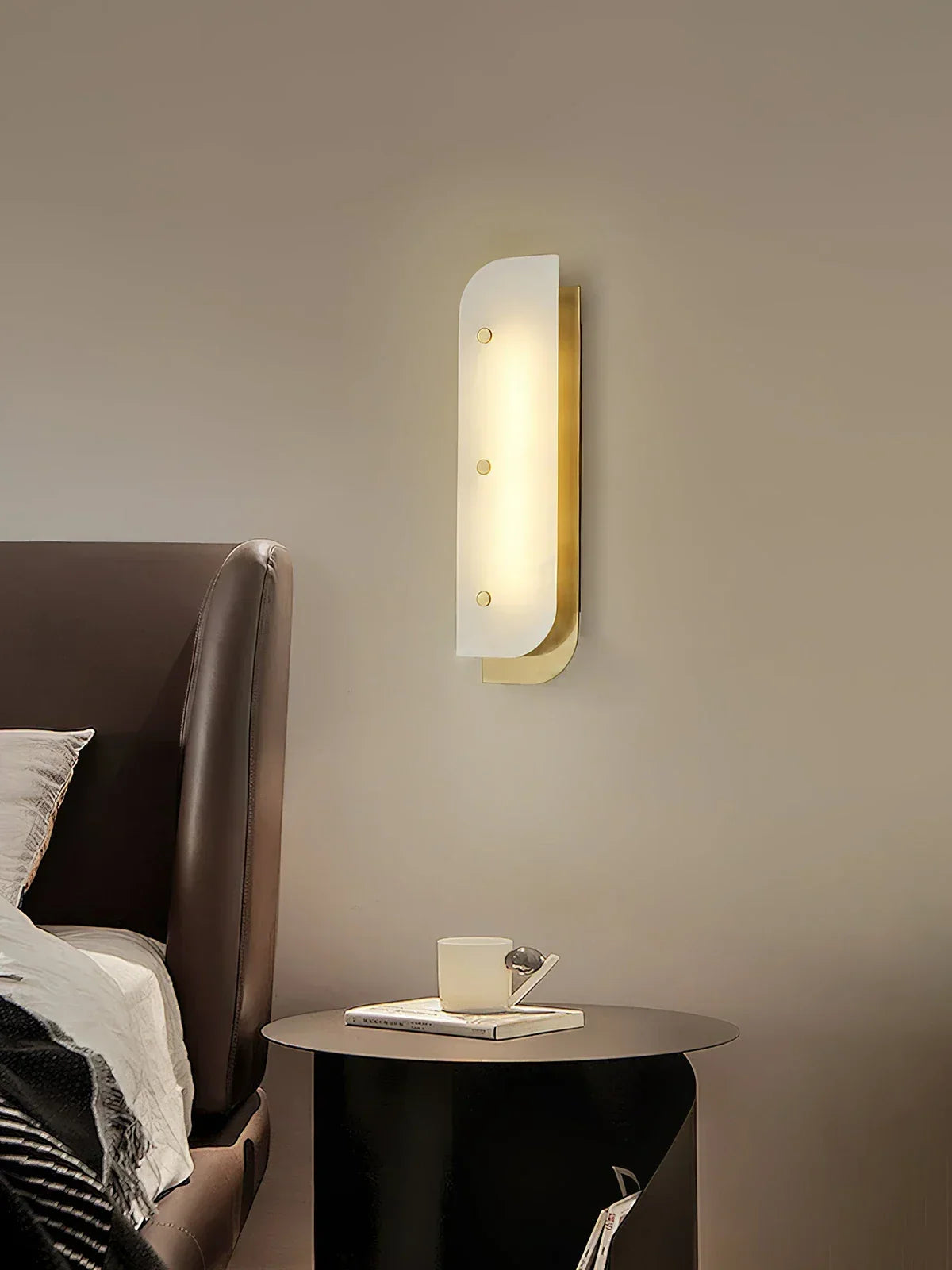 Asymmetrical Elaris Alabaster Wall Lamp – Alabaster detail 11