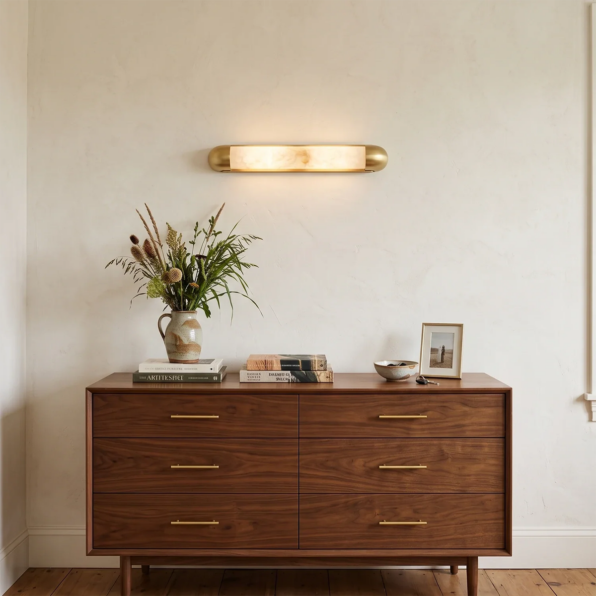 Aveline Bracketed Alabaster Wall Sconce – Alabaster detail 4