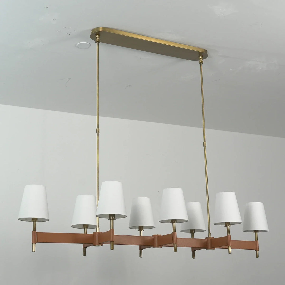 Bridell Leather-Wrapped Brass Chandelier – Brass detail 23