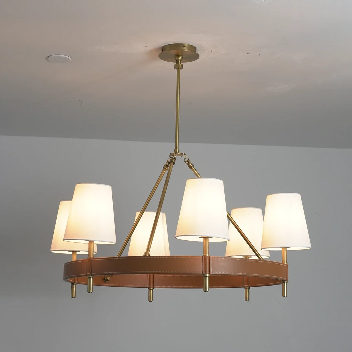 Bridell Leather-Wrapped Brass Chandelier – Brass detail 17