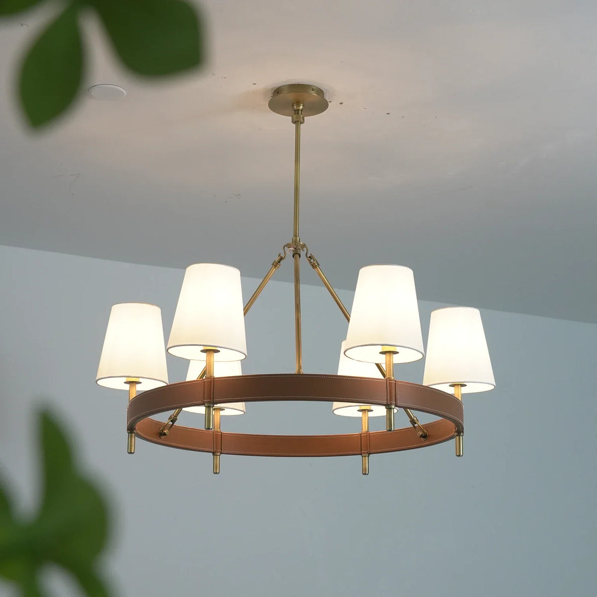 Bridell Leather-Wrapped Brass Chandelier – Brass detail 16