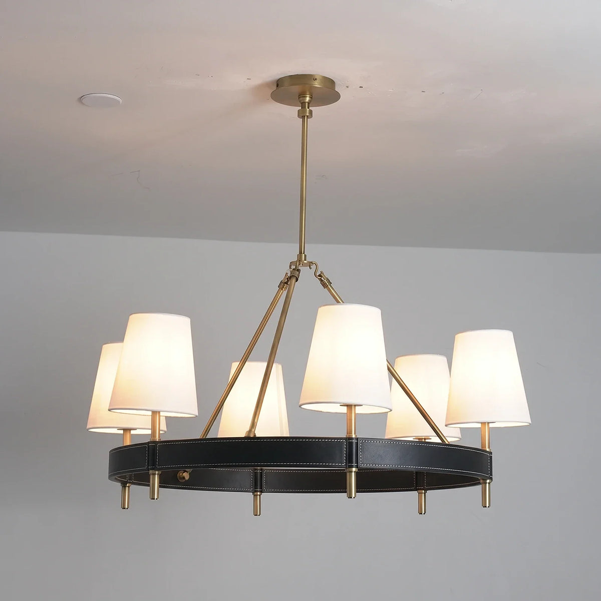 Bridell Leather-Wrapped Brass Chandelier – Brass detail 18