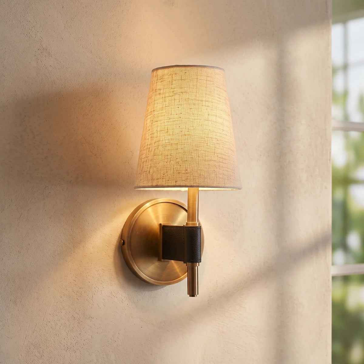 Bridell Leather-Wrapped Brass Wall Sconce – Brass detail 11