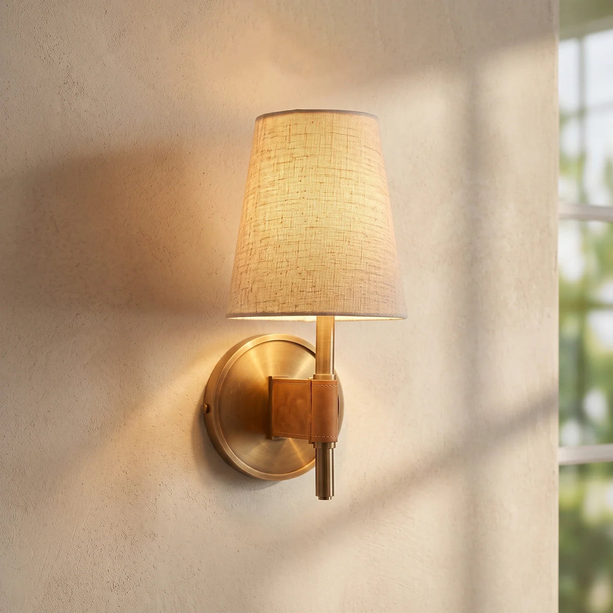 Bridell Leather-Wrapped Brass Wall Sconce – Brass detail 10