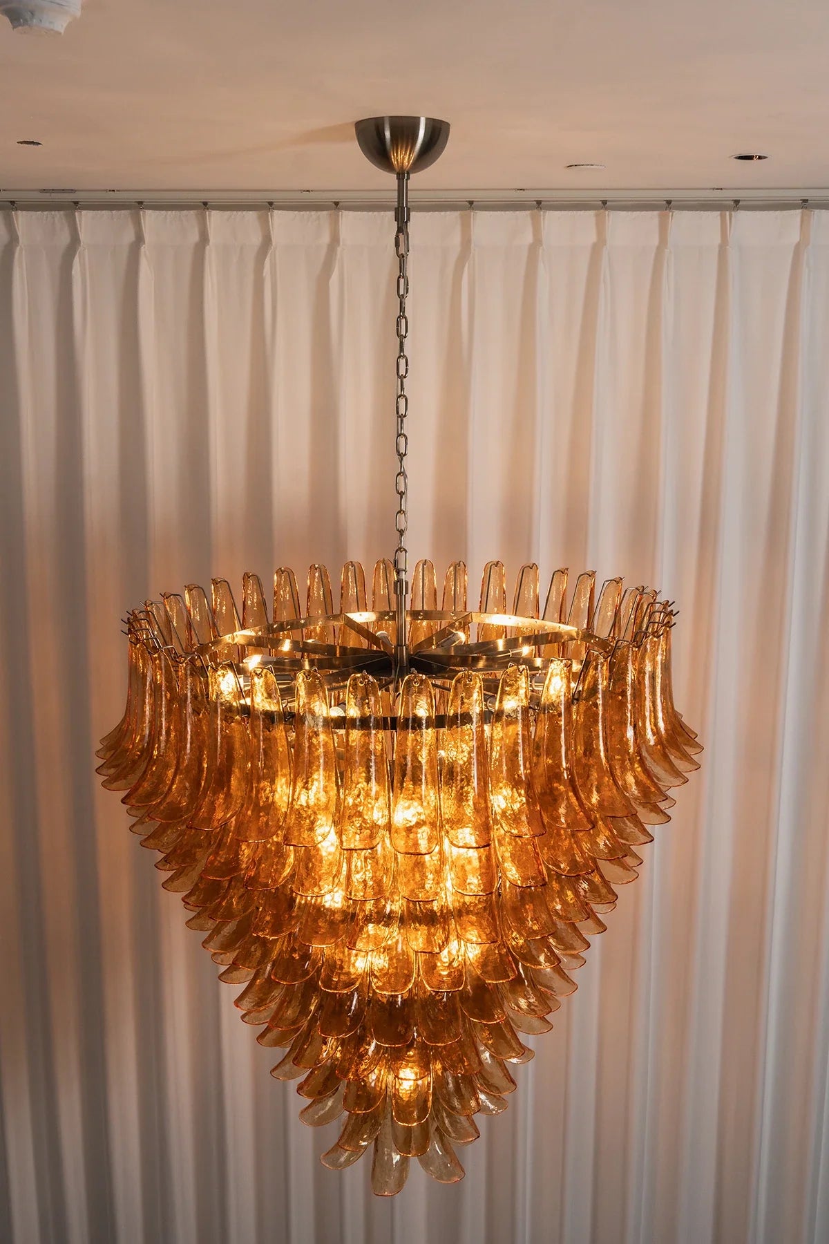 Camellia Glass Petal Chandelier – Glass detail 38