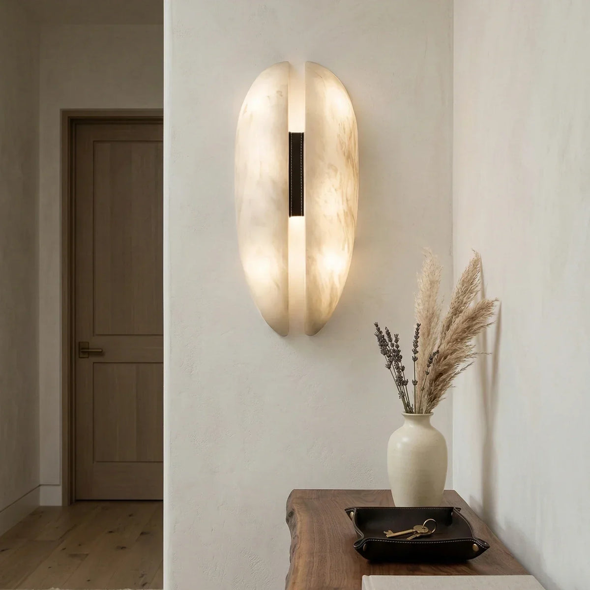 Capsule Alabaster Veil Leather Wall Light – Alabaster detail 4