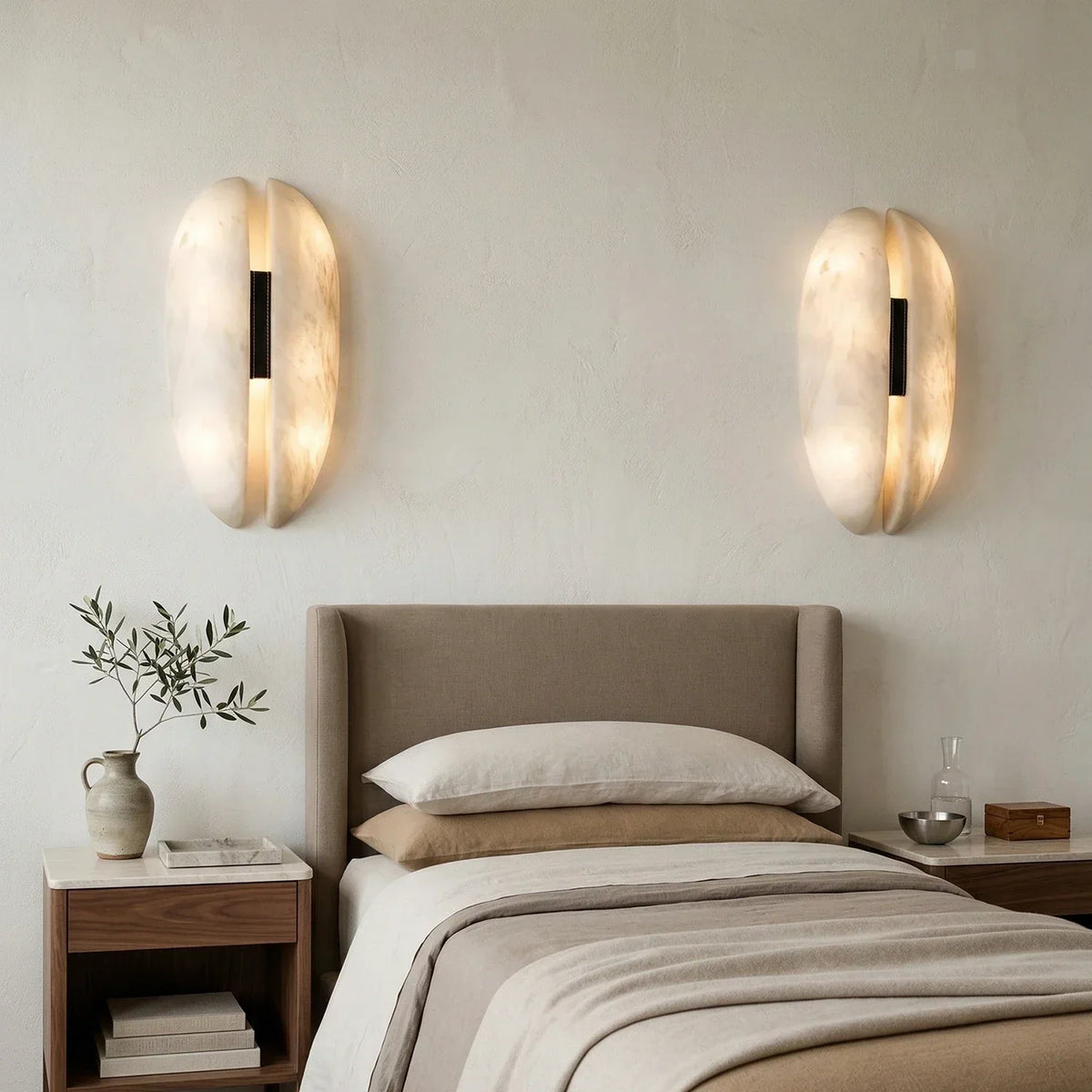 Capsule Alabaster Veil Leather Wall Light – Alabaster detail 7