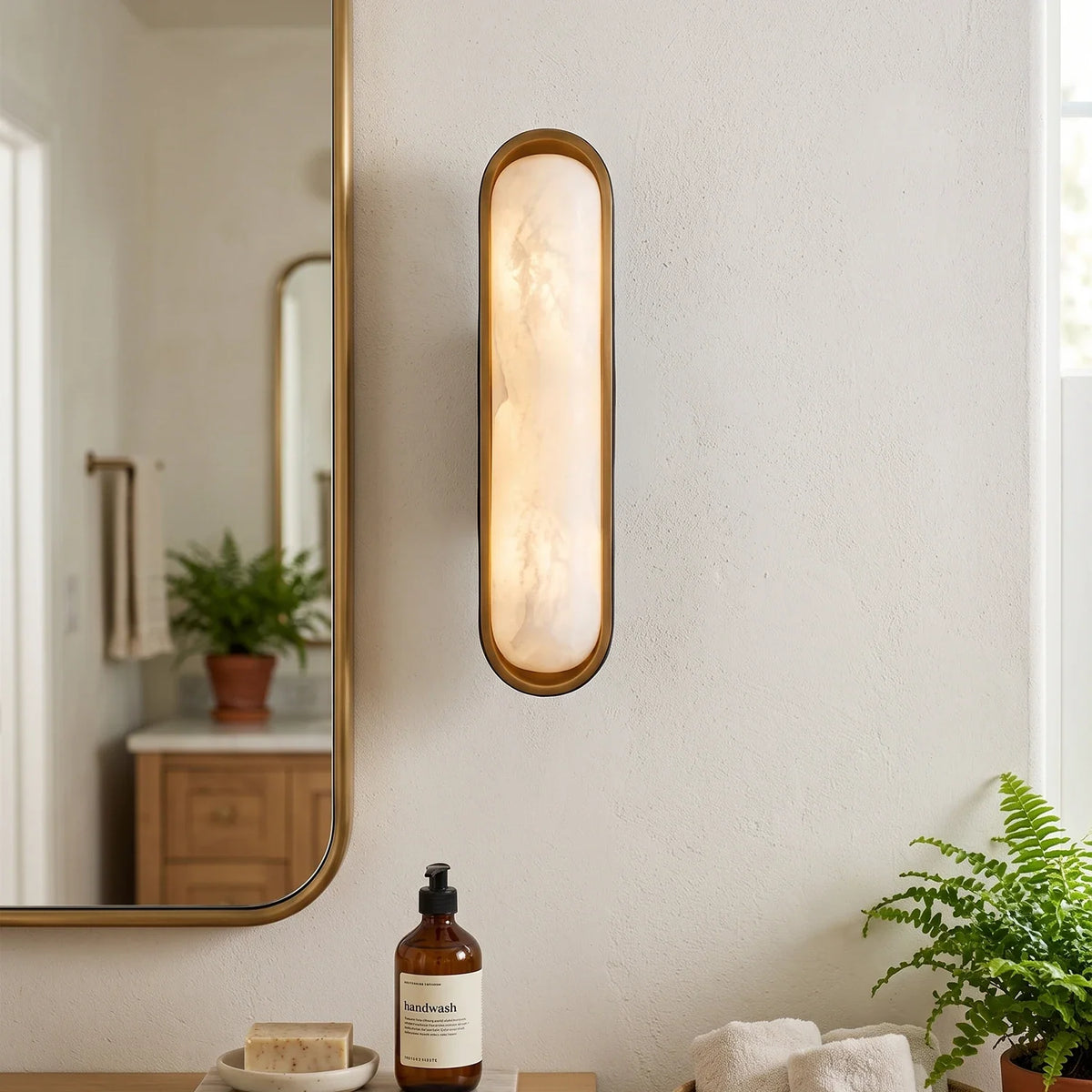 Capsule Chiarore Alabaster Wall Sconce – Alabaster detail 5