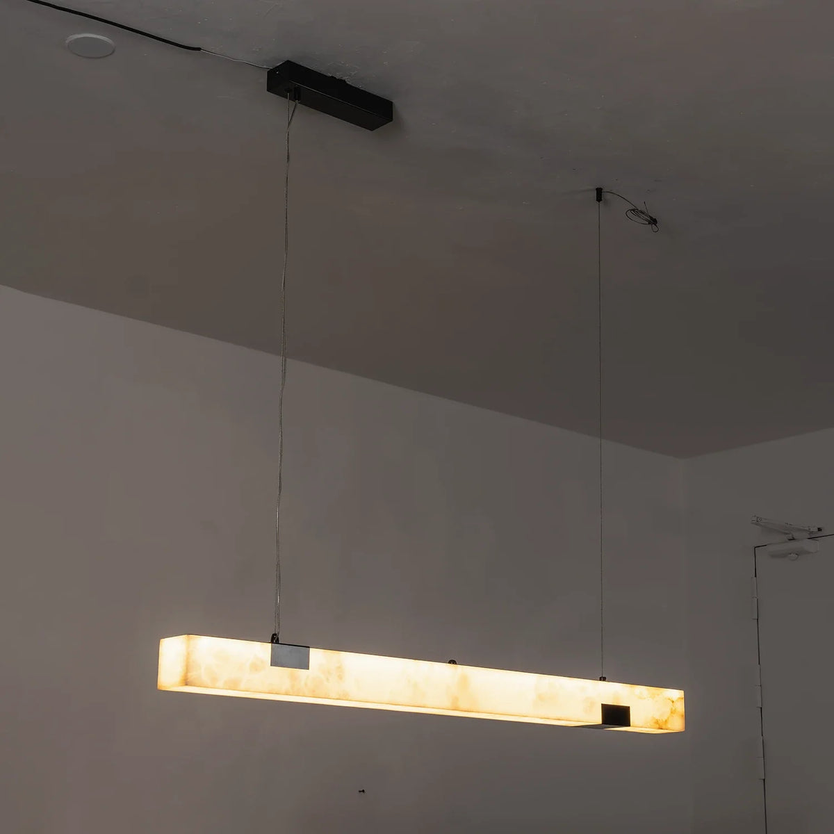 Cary Alabaster Strip Pendant Light – Alabaster detail 22