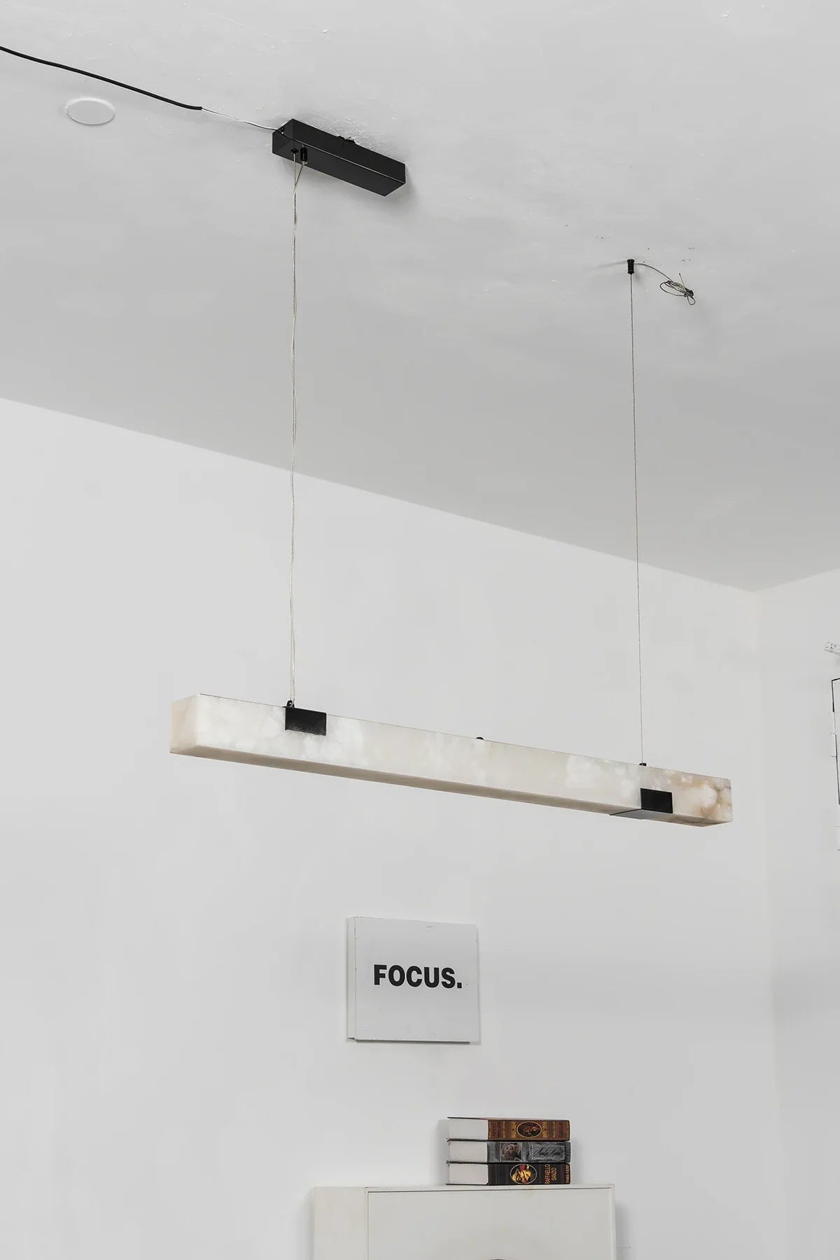 Cary Alabaster Strip Pendant Light – Alabaster detail 18
