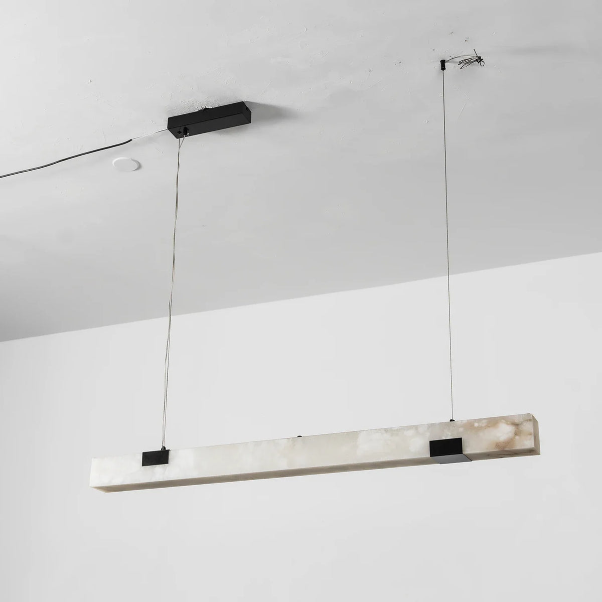 Cary Alabaster Strip Pendant Light – Alabaster detail 26