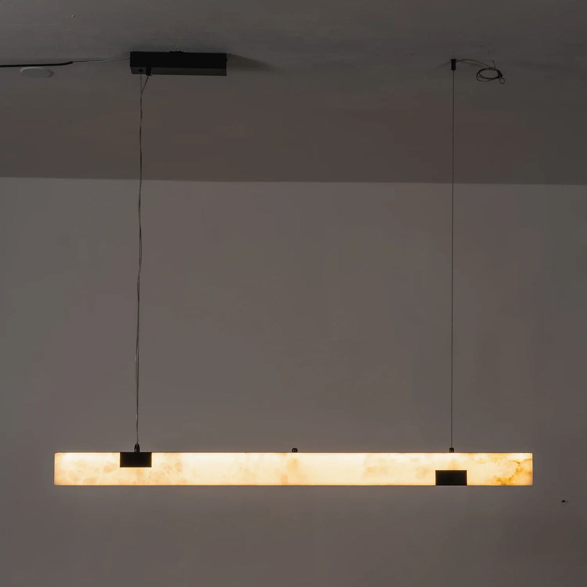 Cary Alabaster Strip Pendant Light – Alabaster detail 21