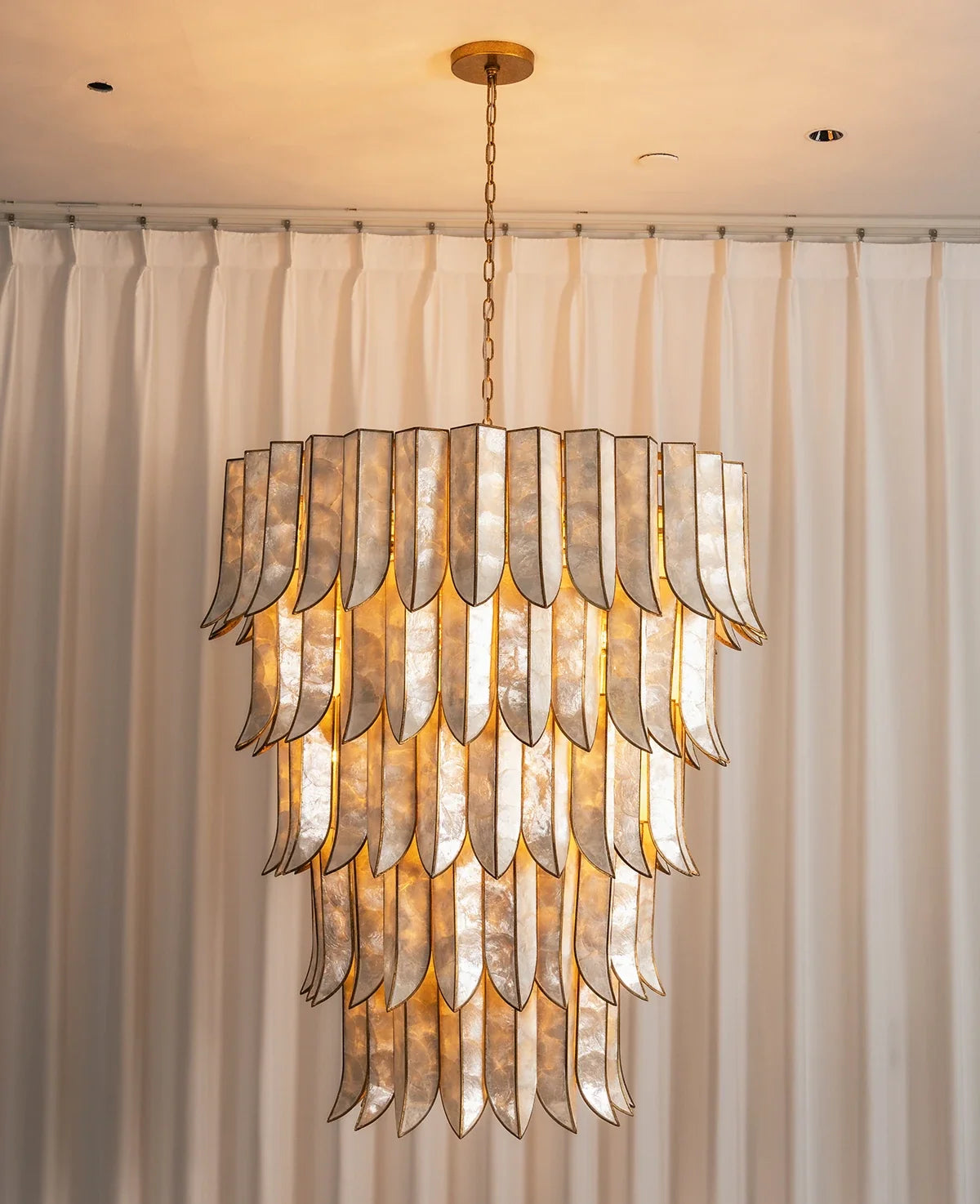 Cascara Capiz Shell Chandelier – Shell detail 27