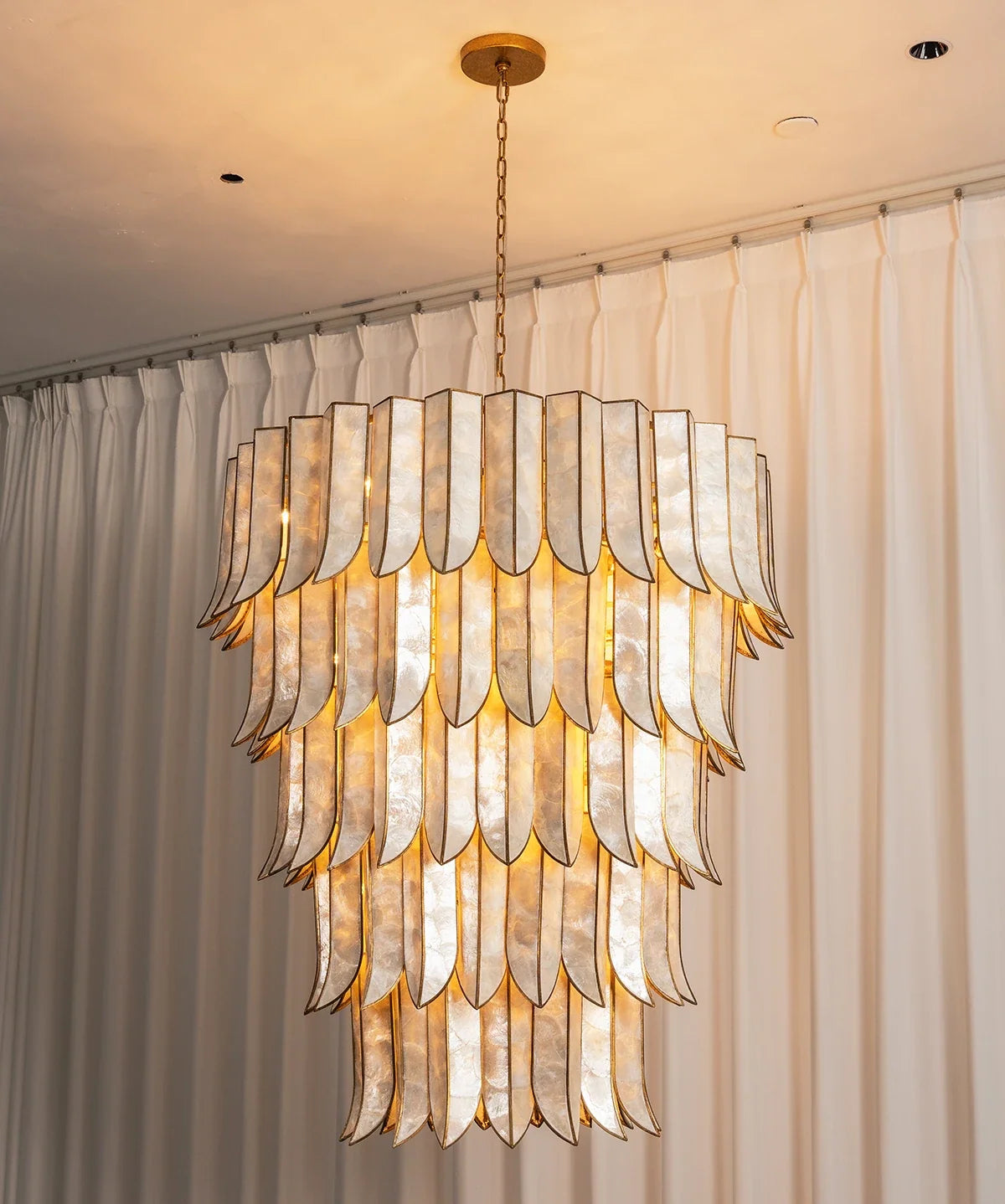 Cascara Capiz Shell Chandelier – Shell detail 28