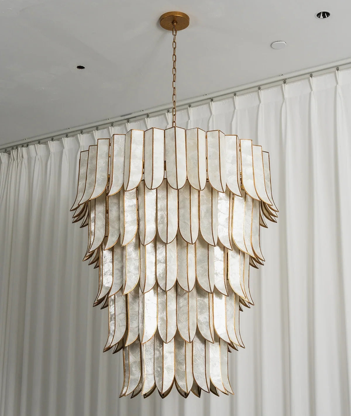 Cascara Capiz Shell Chandelier – Shell detail 32